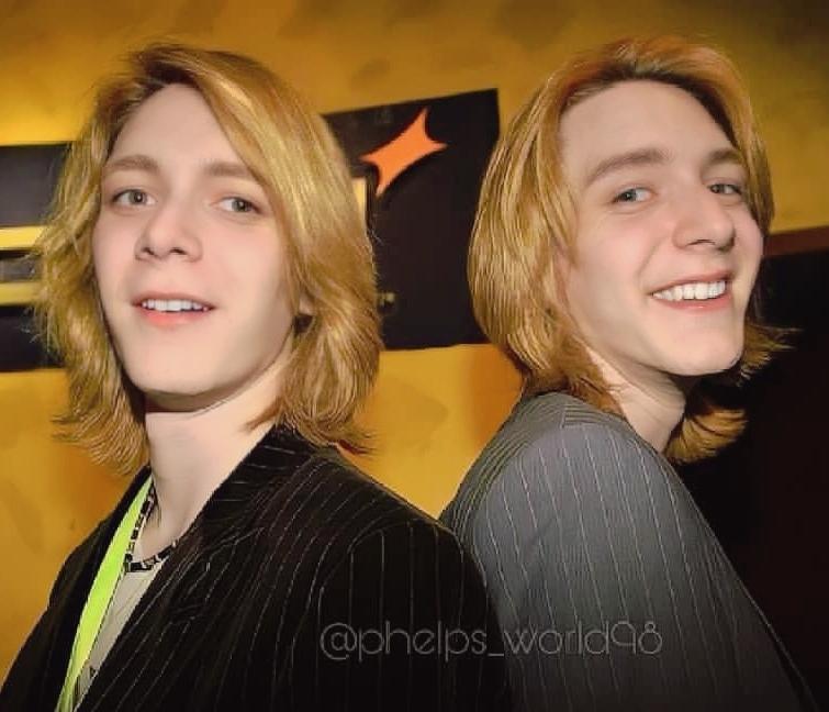 请问有人有韦斯莱双子弗雷德韦斯莱乔治韦斯莱的照片吗特别帅的那种