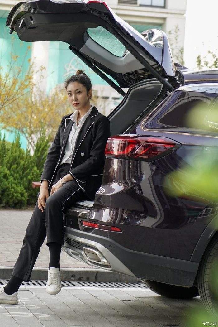 共享美好时光媳妇来当车模记录下与瑞虎8plus的甜蜜瞬间