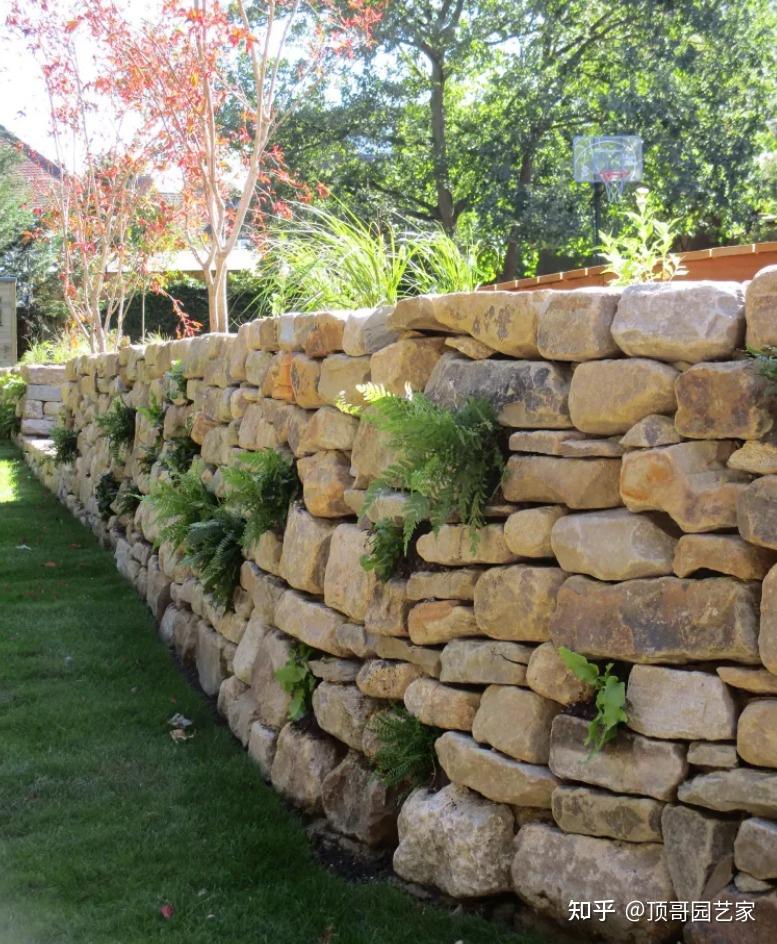 花园中地形有高差怎么办用这3种方式做挡土墙轻松解决