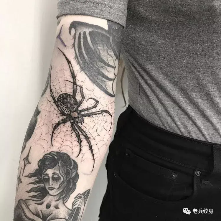 手肘蜘蛛网纹身手稿图片