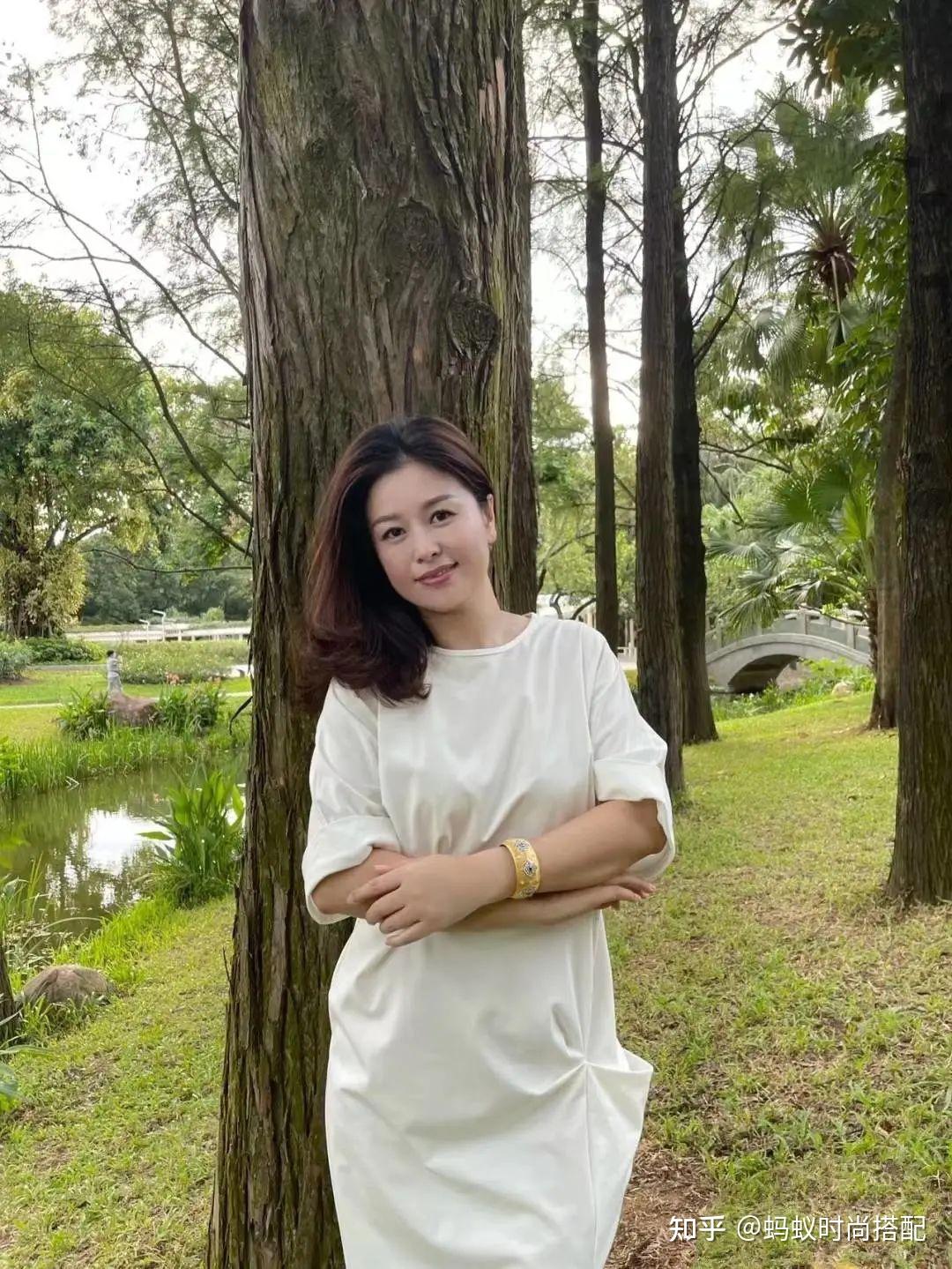 50岁穿搭要注意,穿错成为“老阿姨”,学这位妈妈,比30岁还美丽 - 知乎