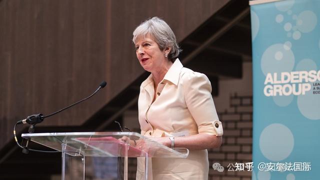 的方法而被迫辞职,随后将权力交给了鲍里斯·约翰逊(boris jonson),他