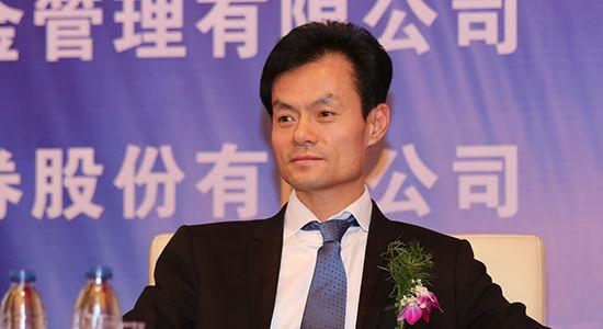 傅海棠山东农民出身,初中毕业,曾经养过六年猪,做过小贩,种过棉花