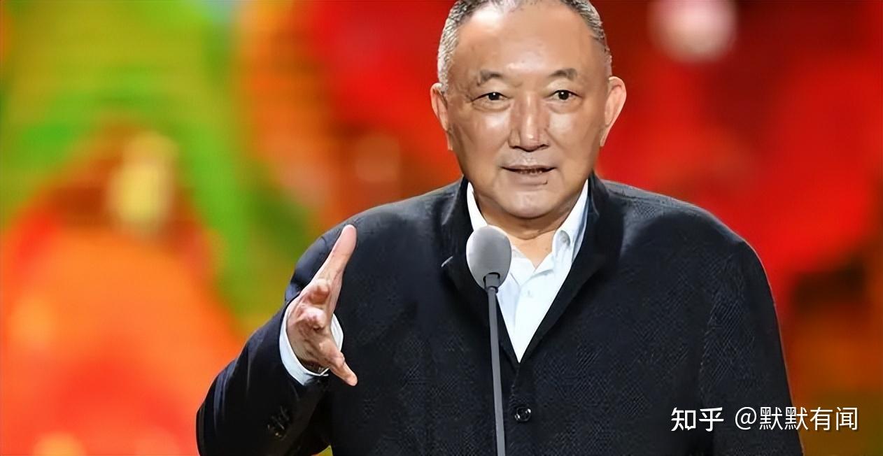 手握电影"生杀大权",让星爷零片酬讨角色,韩三平是何背景?