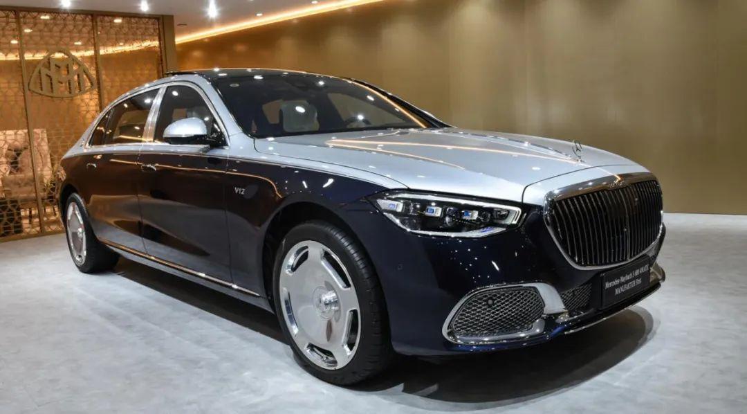 新款迈巴赫s级正式上市售价近400万元