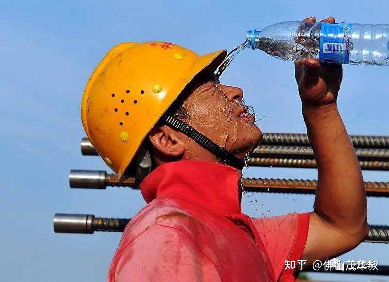 以后再无"农民工",但他们的忘我奉献和时代功绩将永载史册