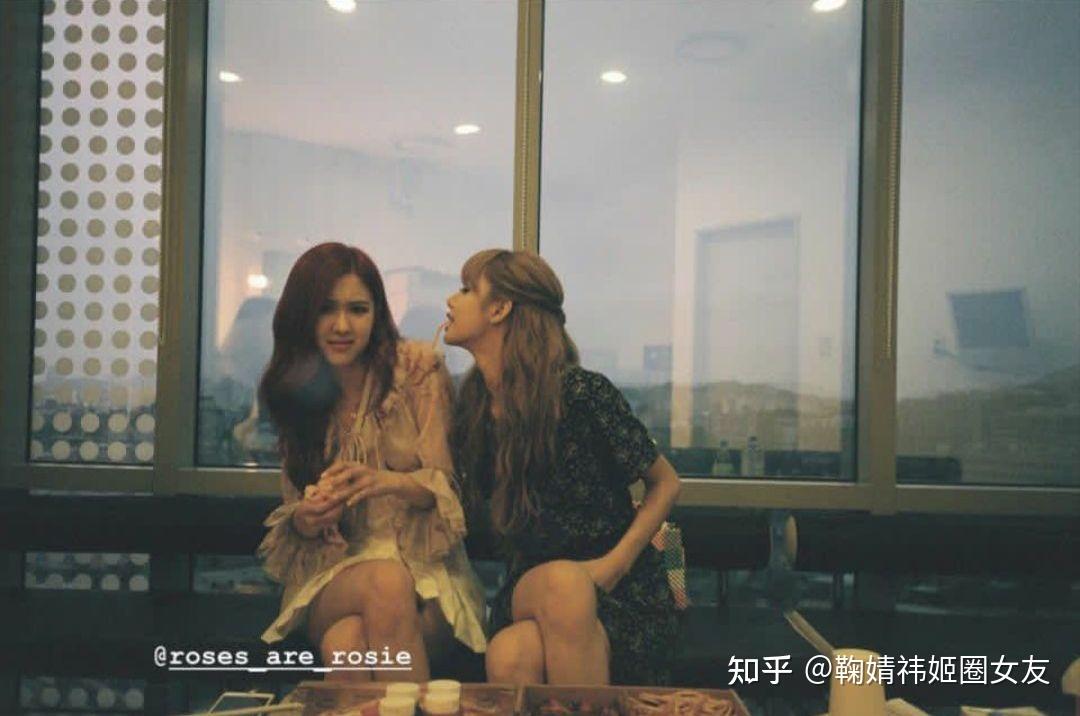 有适合当头像的lisa和rose的合照吗