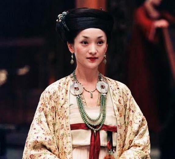 《夜宴》里的青女 我也很期待她的青樱,扮相很美.