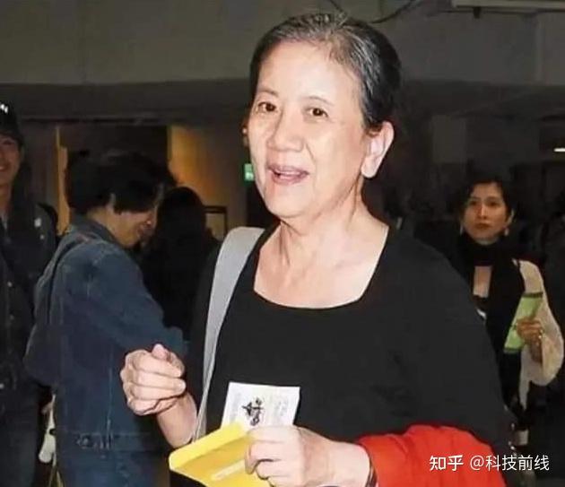 李靓蕾真实学历曝光,颜值和能力均不输王力宏,铁腕母亲引人关注