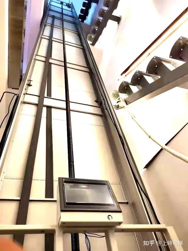 国产螺杆电梯图片