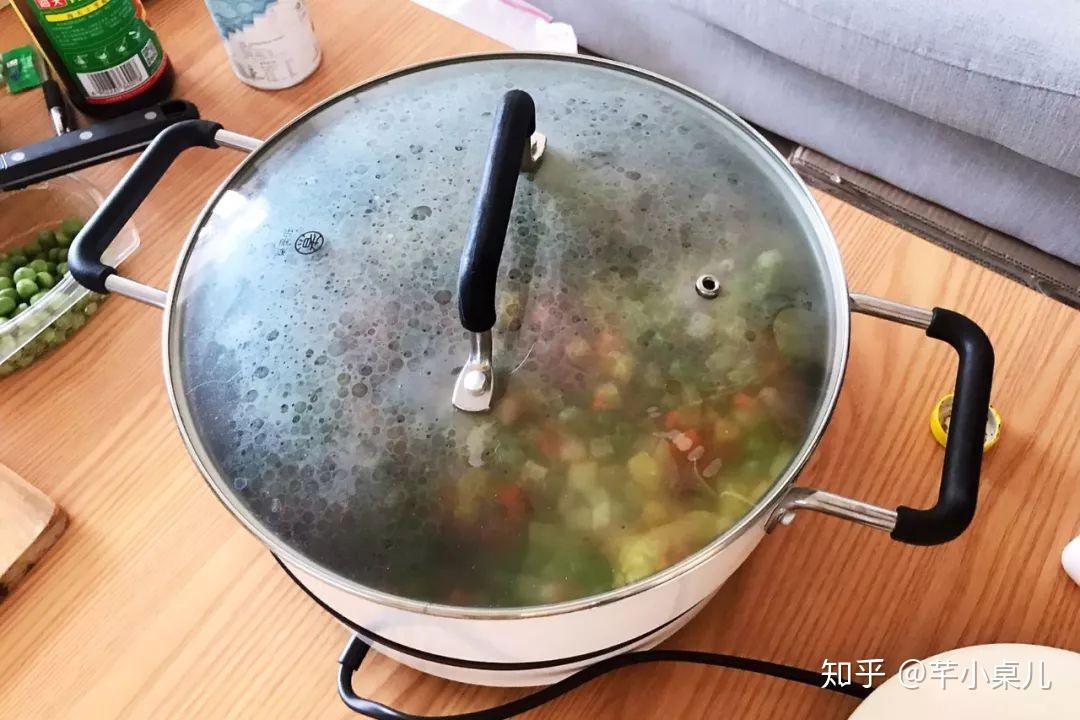 电饭锅蒸米饭需要加多少水 v2-2cd51abcc12ccc0e2e903e1bc7496d09_r.jpg