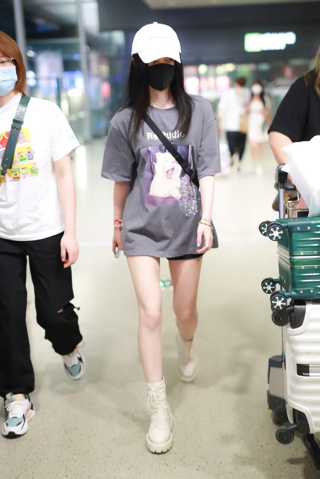 连王一博都害羞了小骨架女神赵丽颖怎么越来越会穿了