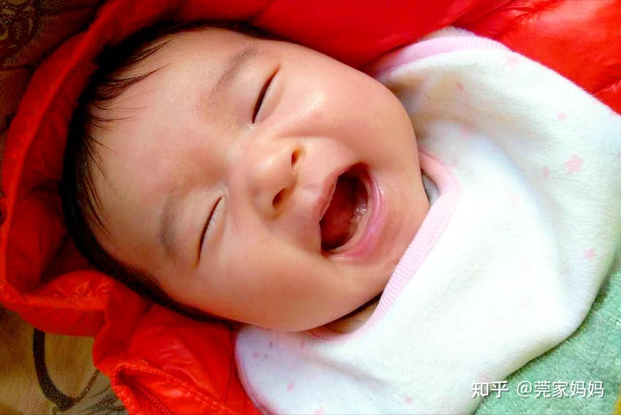 婴儿爱笑（3个月宝宝爱笑正常吗）-幼儿百科-魔术铺