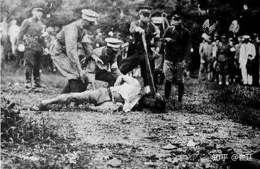 张本政第一次帮助日本人做事,是在日俄战争时期,他的轮船为日本运输