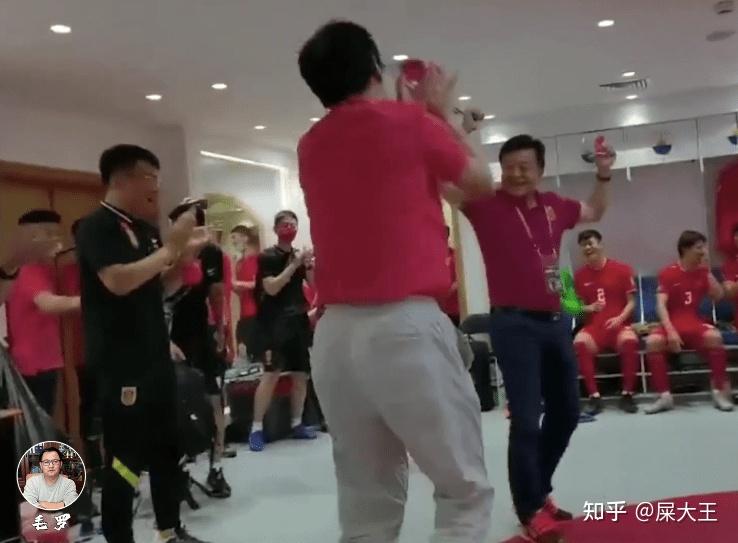 陈戌源疯狂跳舞庆40强出线!