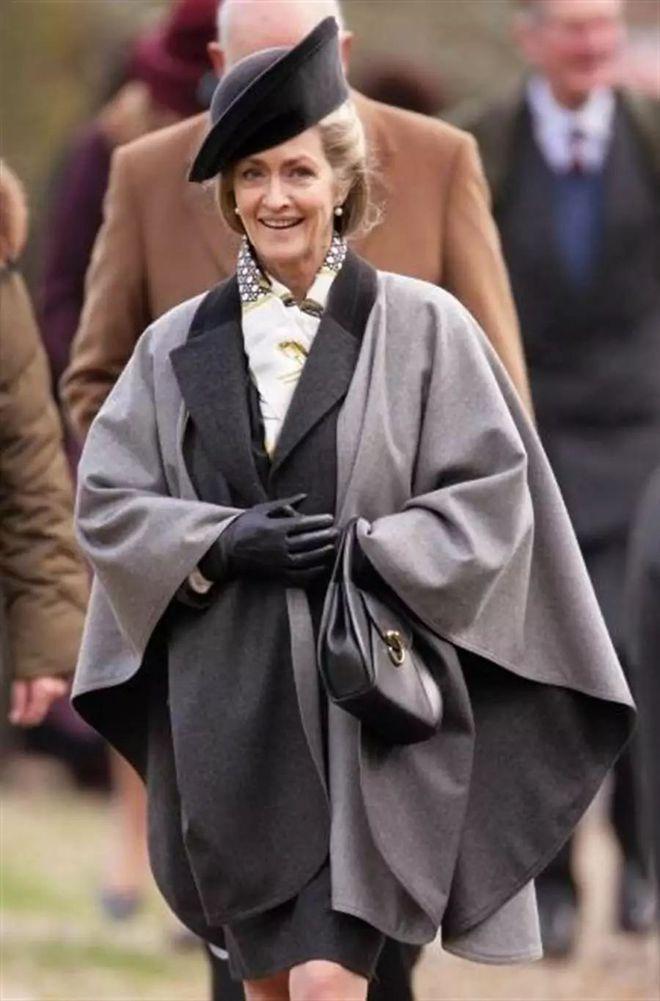 让亲王一见倾心,即便她嫁入罗姆塞勋爵家后,仍与她维持了至少20年的"