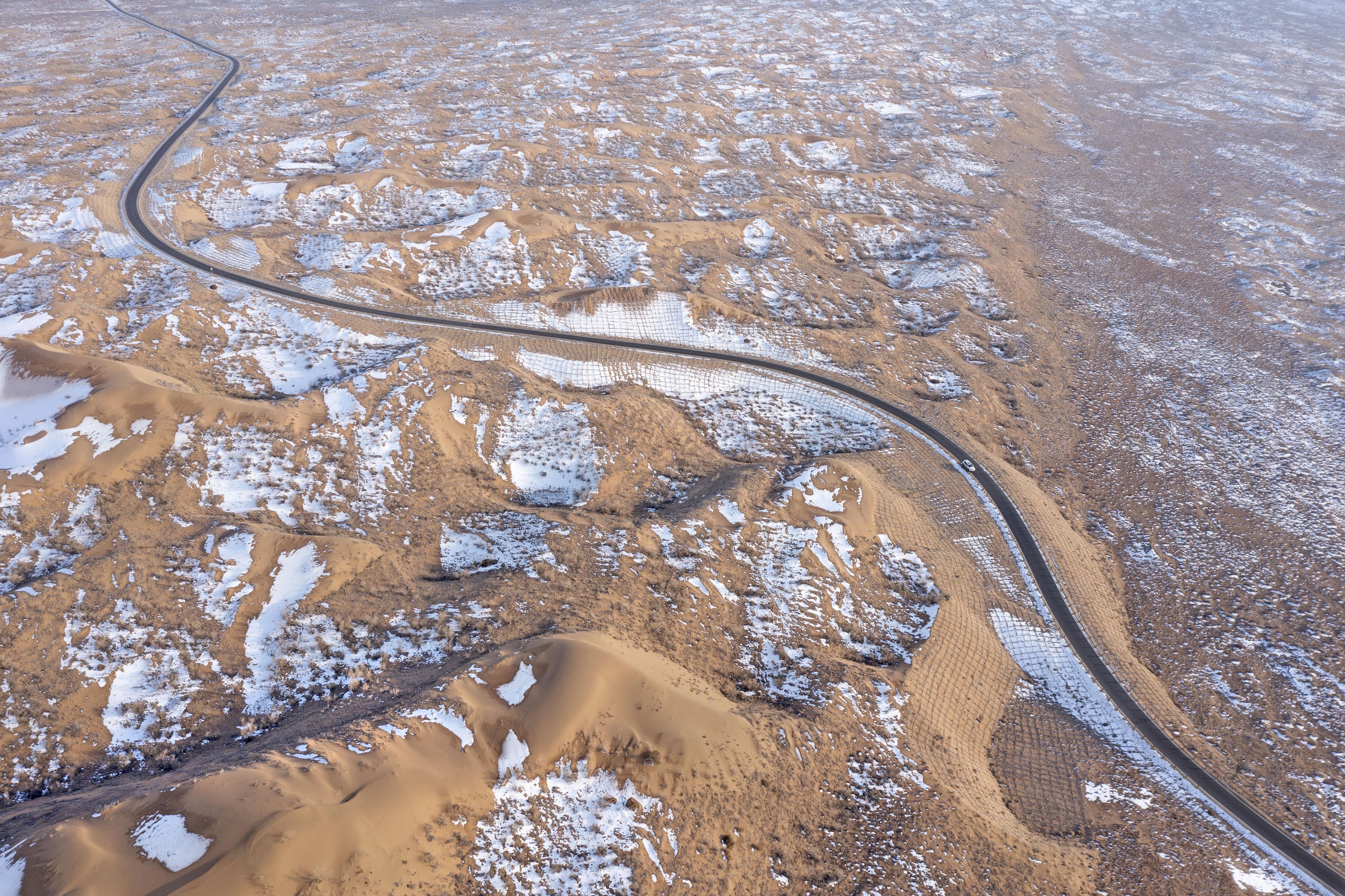刘怀裕敢把沙漠变绿洲第一届甘肃现代摄影艺术展览优秀摄影作品