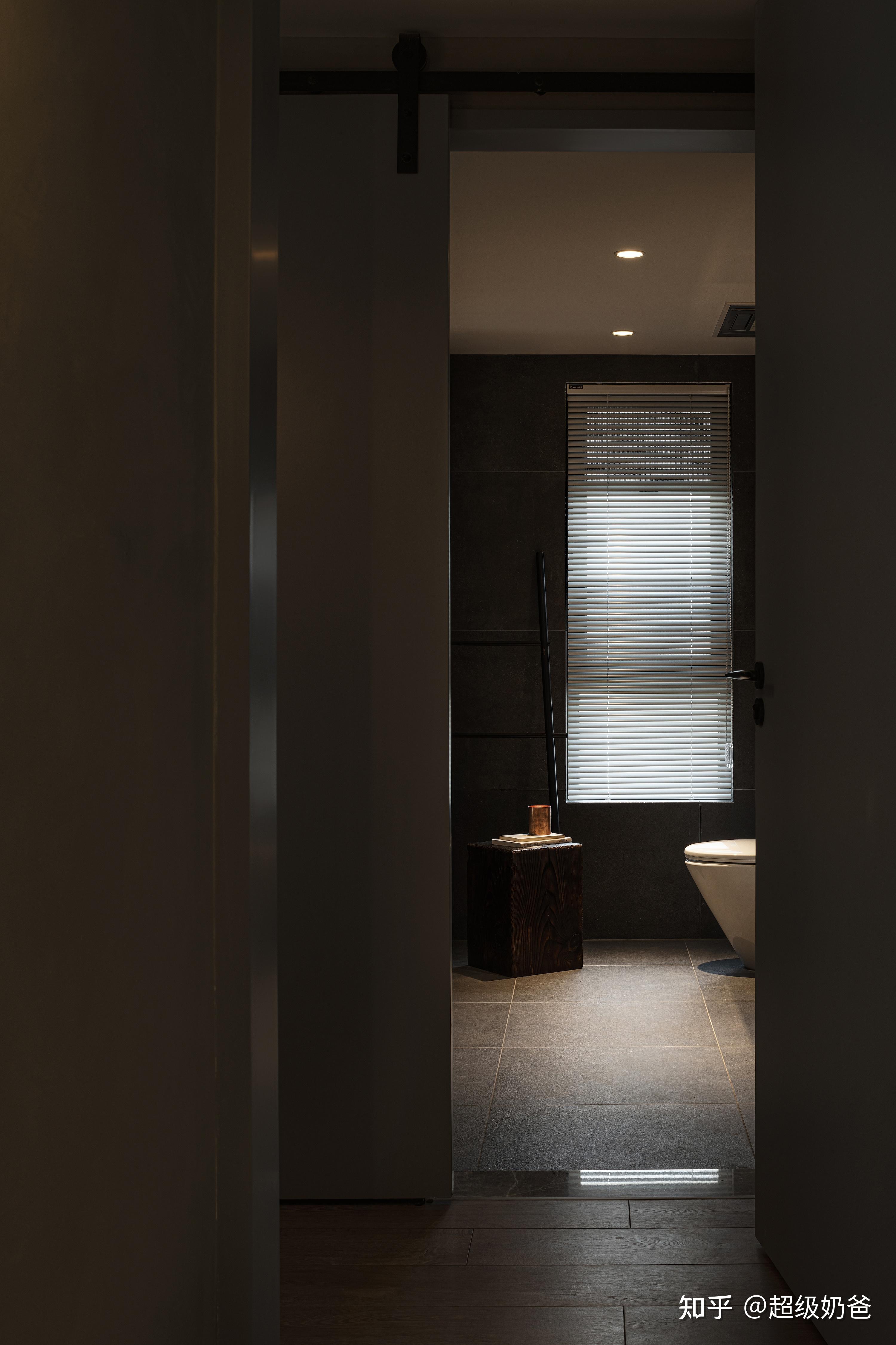 159㎡侘寂简约风,舍一室改开放休闲区 衣帽间,细腻光影太"加分"!