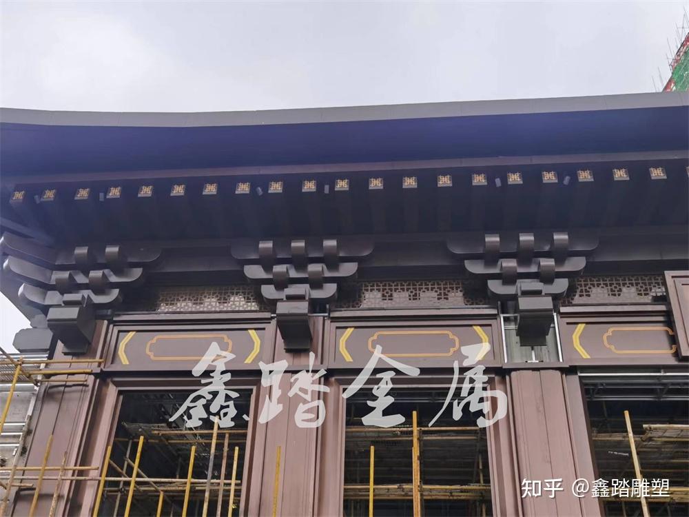 售楼部门头不锈钢斗拱造型定制 安装实拍,斗拱的历史非常悠久,在现代