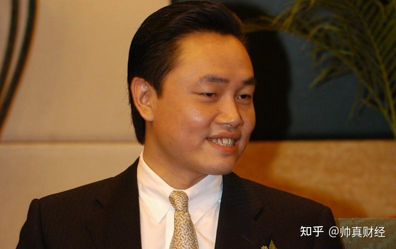 2004年,黄光裕是商界风头最劲的人,趁着国人家电需求猛增的当口,国美