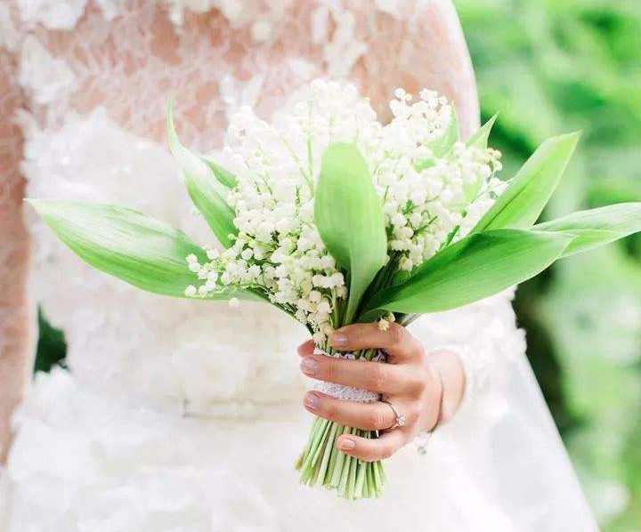 手捧铃兰你就是世上最美的新娘