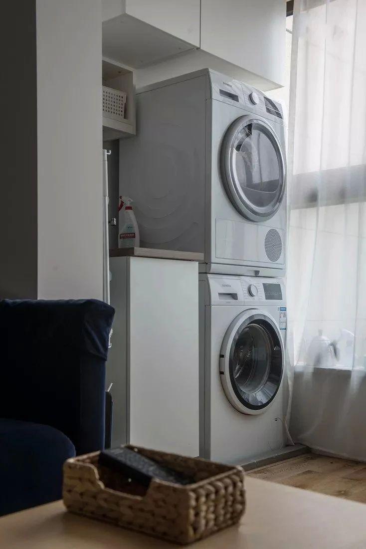 因为烘干机重量比洗衣机要轻,建议上下摆放,更加方便实用.