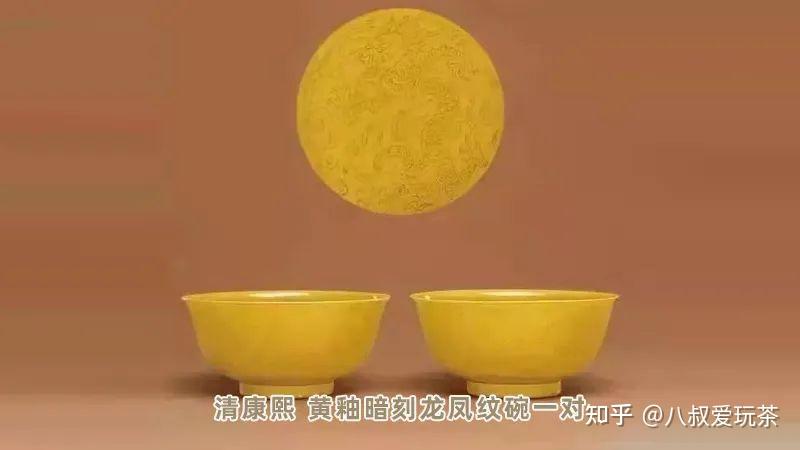 中国古美術品　黄釉暗刻龍文皿「大清康熙年製」記年款 中国古美術品 黄釉暗刻龍文皿「大清康熙年製」記