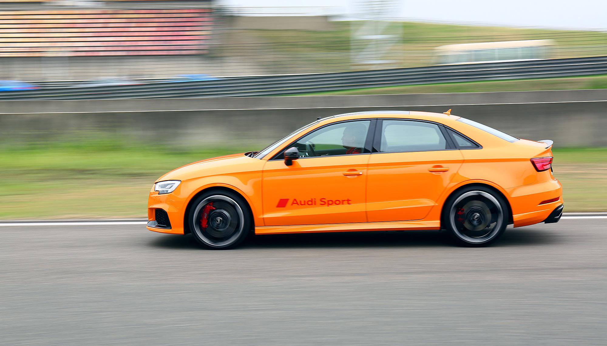 你好我是奥迪rs你也可以叫我西装暴徒