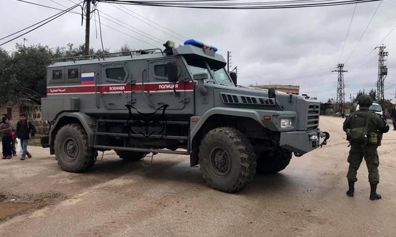 在叙利亚行进的俄联邦国民近卫军车队,中间是一辆Урал—4320 运兵