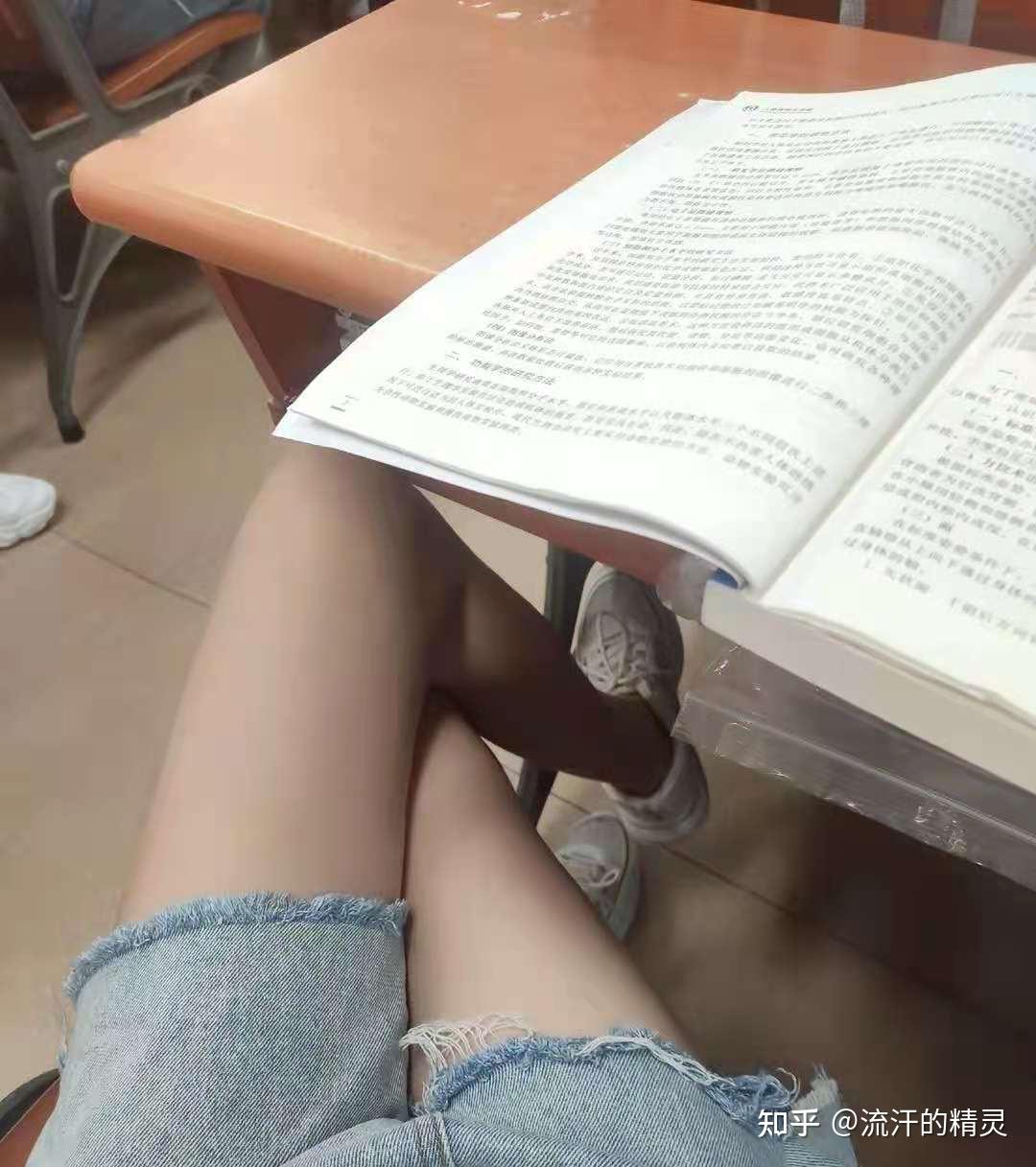 所以经过这个故事,小朋友们不要再质疑漂亮女生脚臭这件事情啦,本姑娘