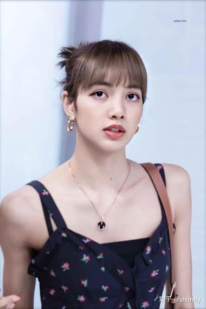 jennie的那种直角肩是真的可以通过后天健身练成的吗