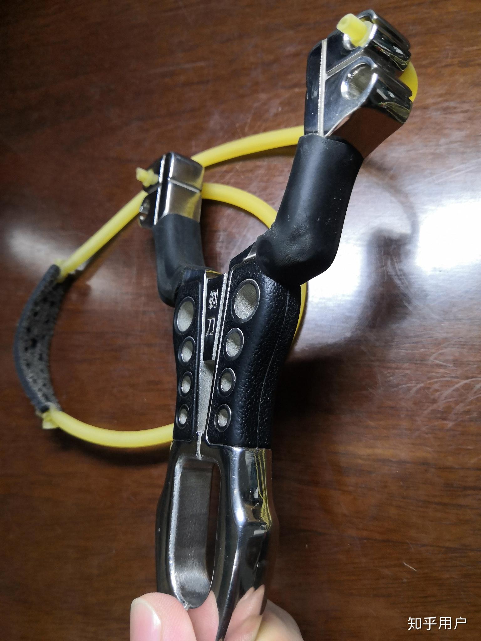 弓行天下 传统不锈钢 小流浪弹弓 厂家供应钛钢扁皮弹弓 户外-阿里巴巴