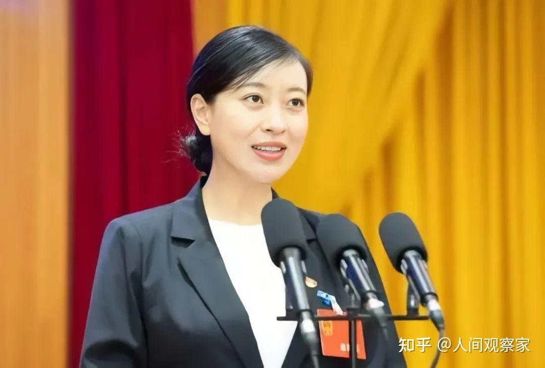 张琪童年少年时代与同龄的孩子不同,同龄的孩子可能在父母怀里撒娇