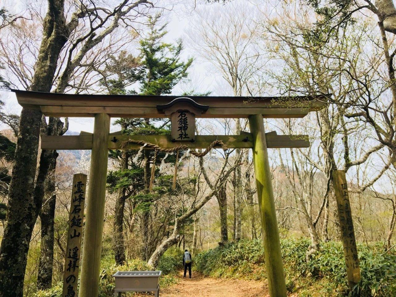 西日本最高处恐怖的岩锁宗教信仰试炼