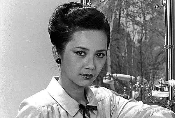 她曾与著名编剧萧若元拍拖,此事引发了她与萧若元前女友白韵琴的骂战