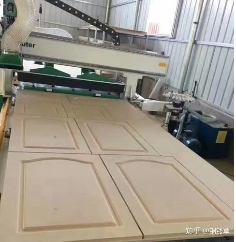 68四工序开料机携带四把刀,做简单的柜门雕刻,稍