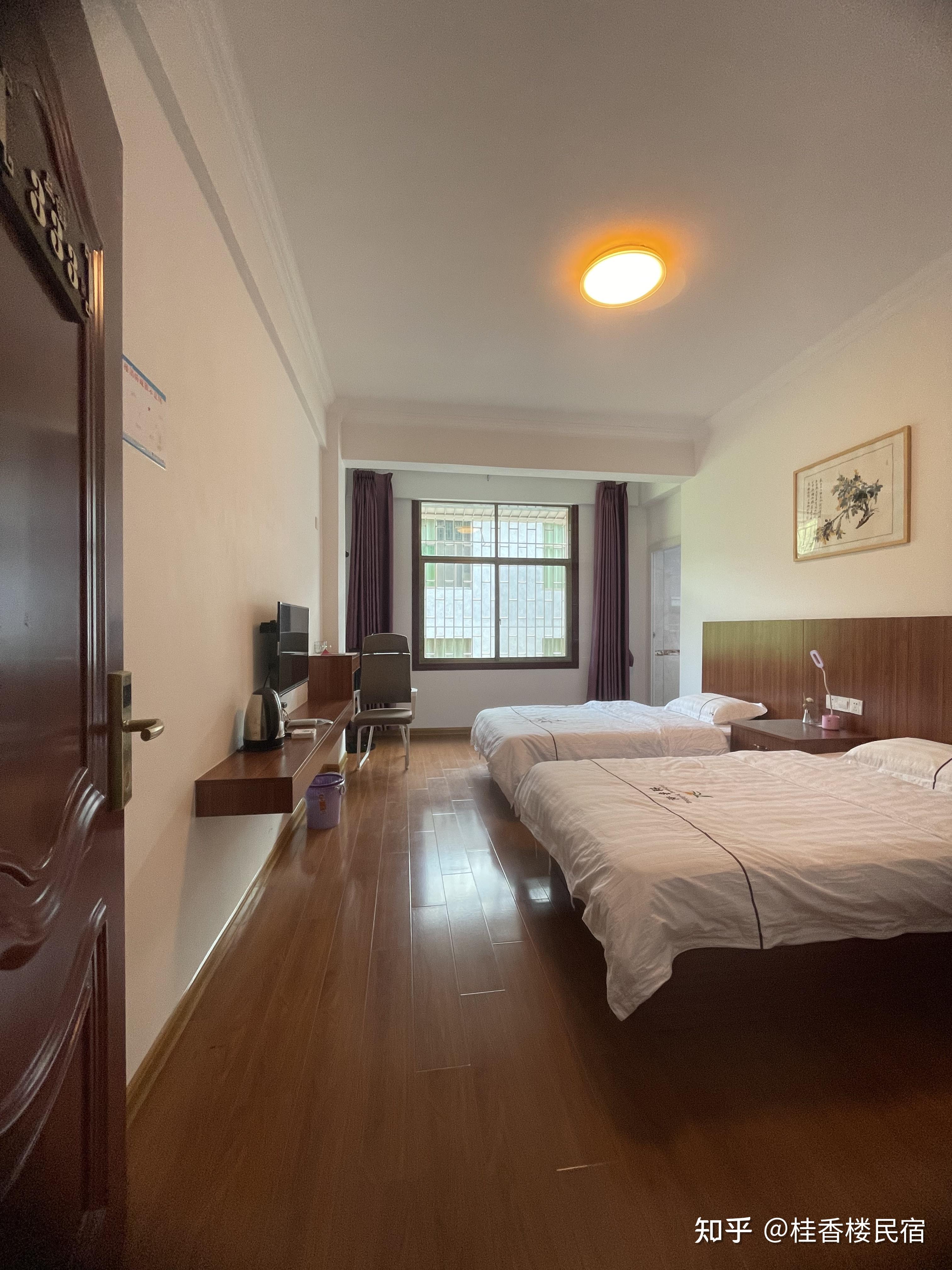 民宿位于桂东县城旅游中心地带各大景区游玩方便民俗设有客房15间