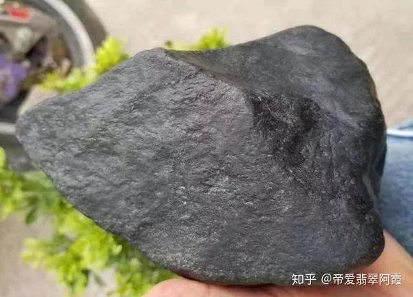 懂翡翠原石赌石各种皮壳和它们各场口特征让你瞬间5000变五十万 - 知乎