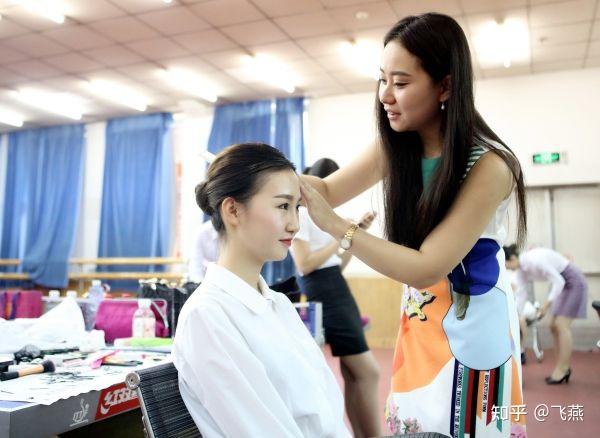 参加空姐面试怎么盘头发