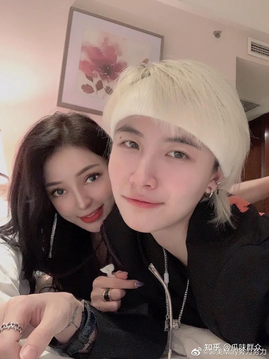 抖y飞天小敏警回应无缝衔接郭美美出柜大嘴又出黑暗料理机智张回应