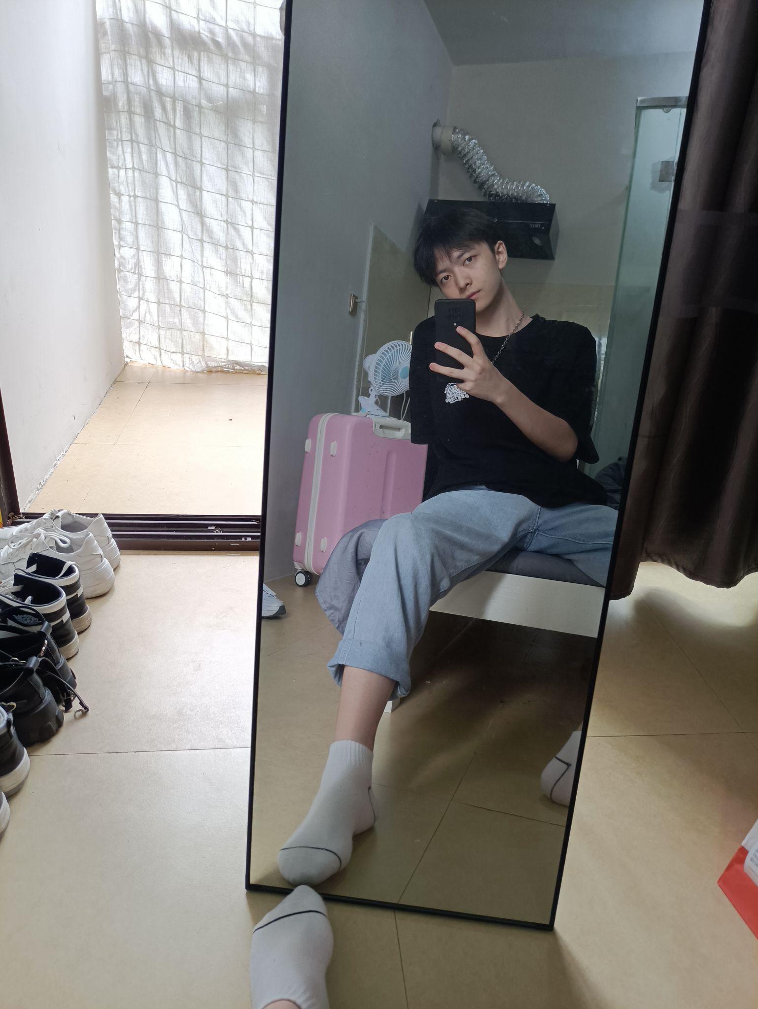 身高没有一米八的男生不配拥有爱情嘛