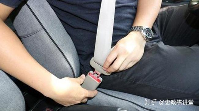 什么情况可以不系安全带 v2-2eaa3c678521bdb18cee7596c3571157_r.jpg