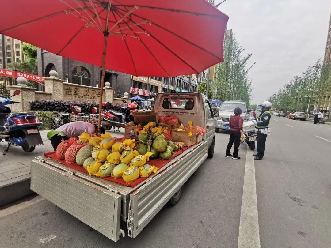 流动摆摊的注意了!这样做要被罚款100扣3分 - 知乎