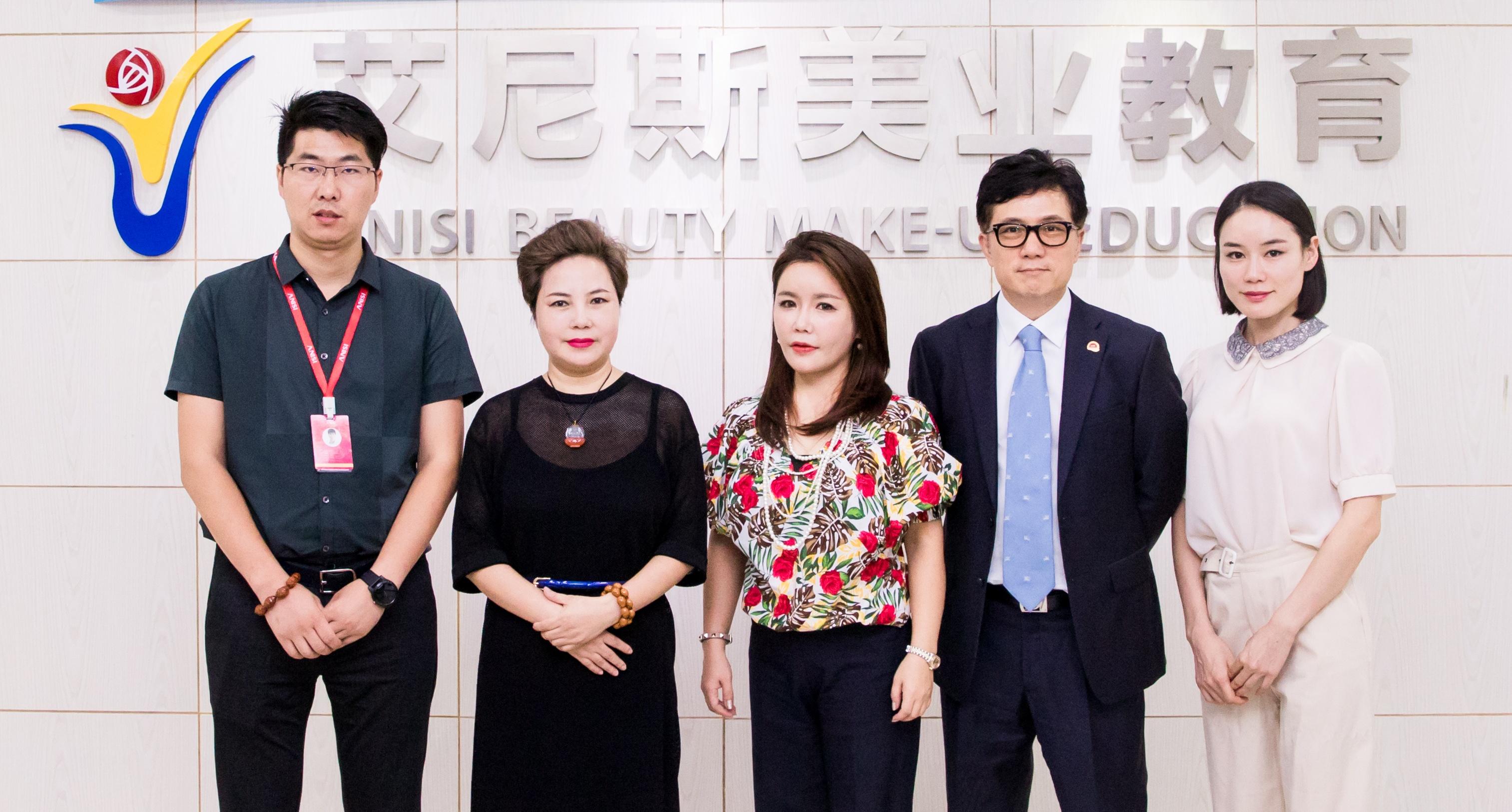 艾尼斯紧跟时代潮流趋势架起中韩美业交流桥梁