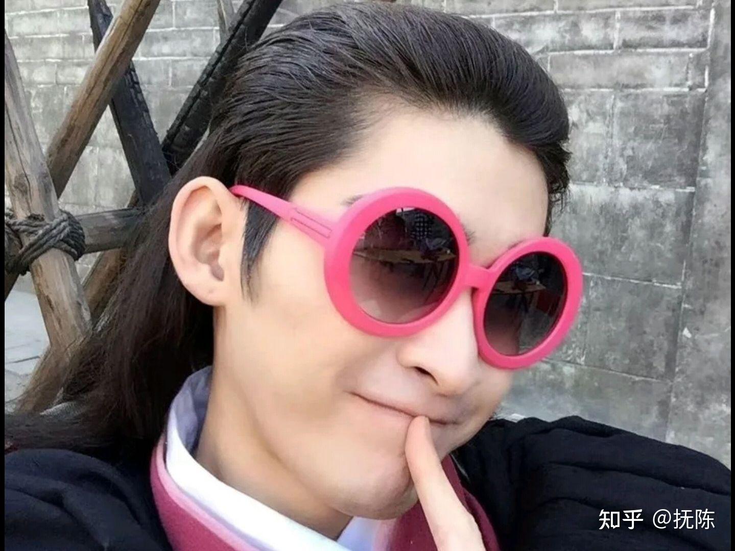 你这是在跟我玩欲擒故纵吗?2.女孩,见了我还不快快缴械投降.3.