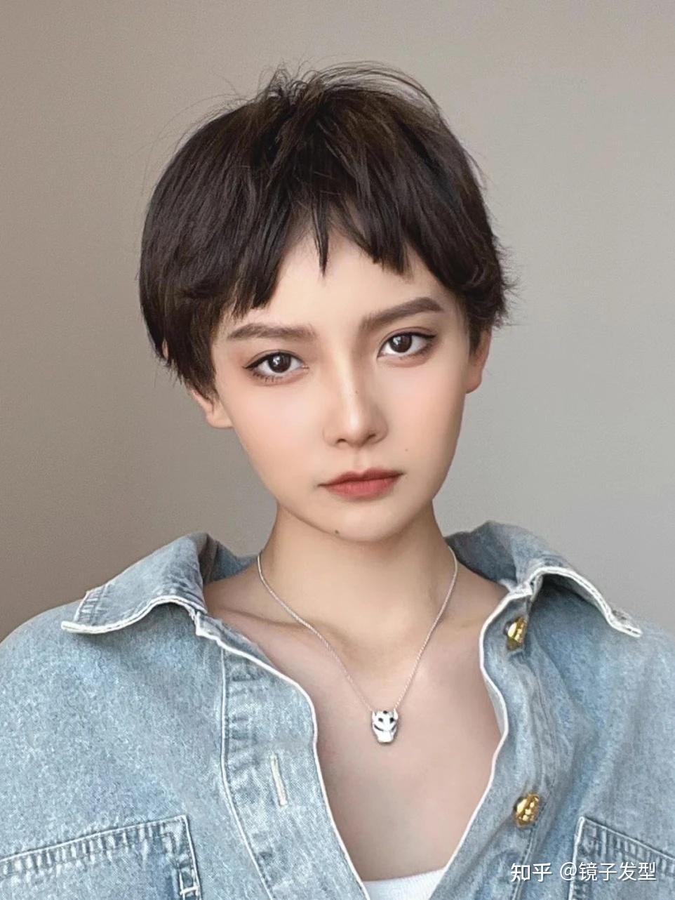 今夏热门发型,狗啃锯齿刘海短发,引领个性时尚新潮流