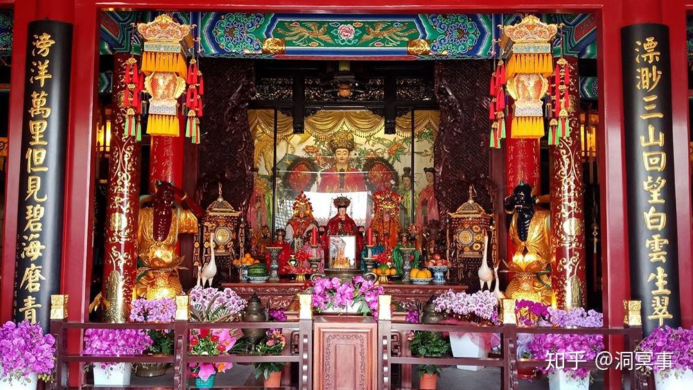 比如"文庙"(其实就是孔庙),祭祀孔圣的地方;比如"武庙",全称武成王 