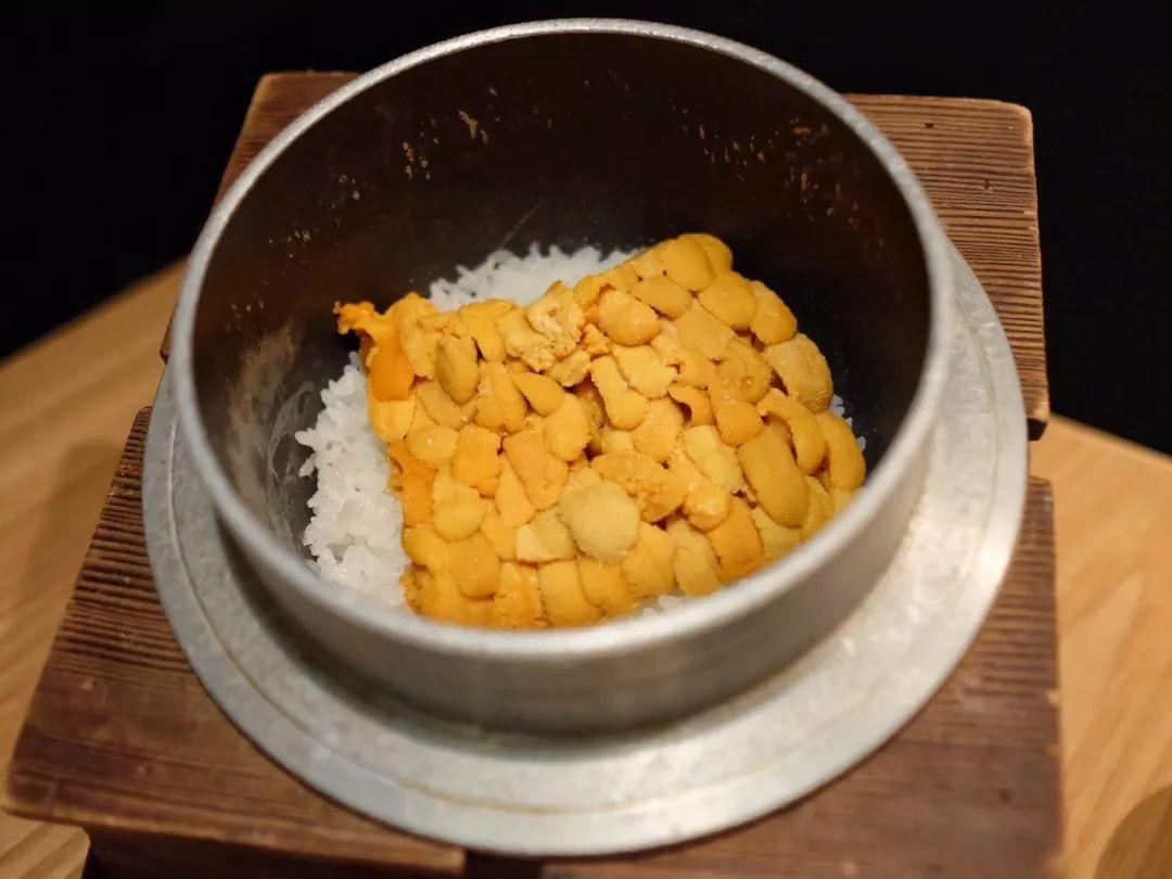 在日本米其林一星的螃蟹餐厅里,吃一只2.2kg的