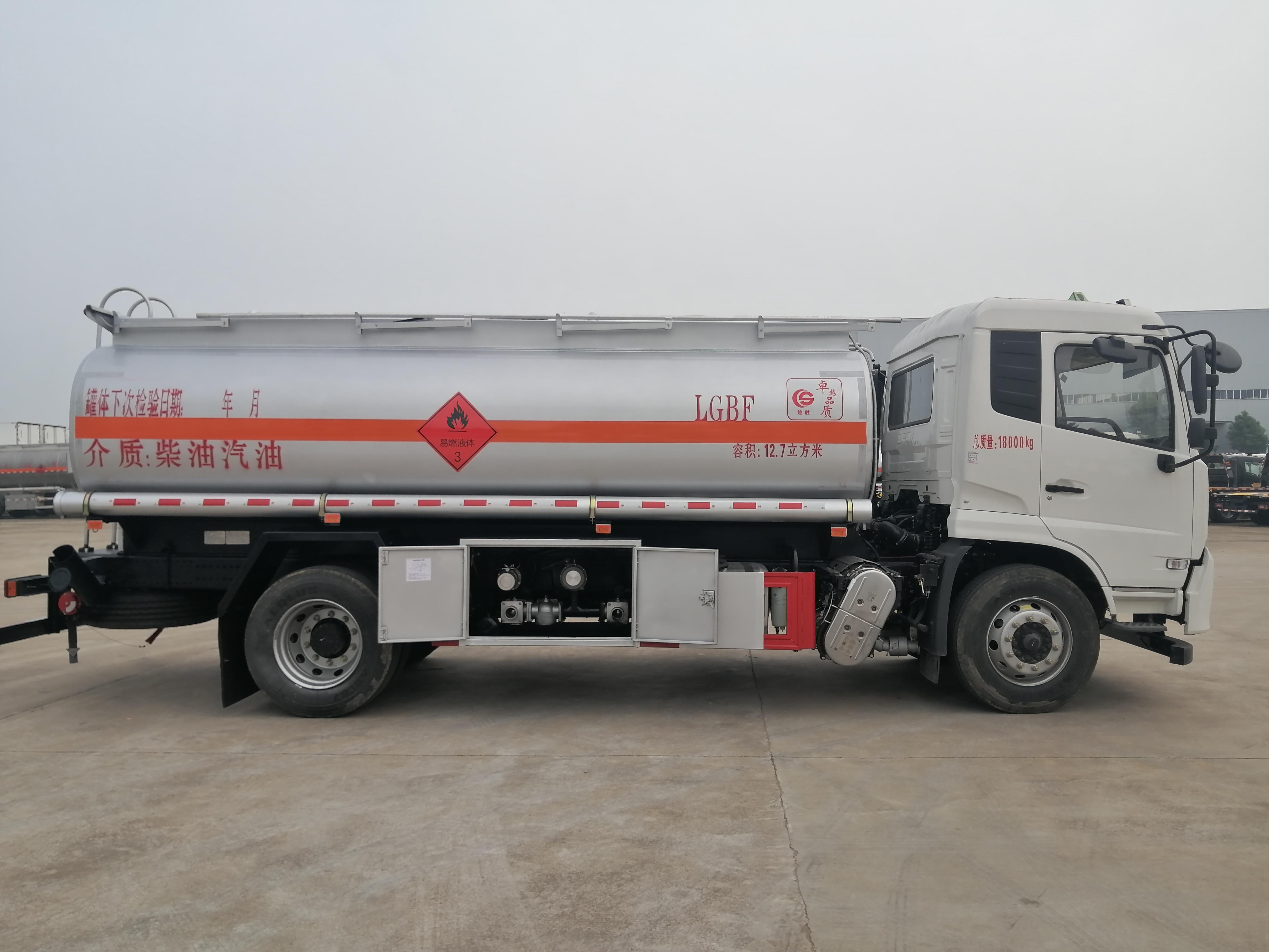 东风天锦油罐车127方运油车