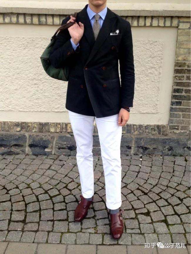 每个成熟男人都应该有一件海军布雷泽navyblazer